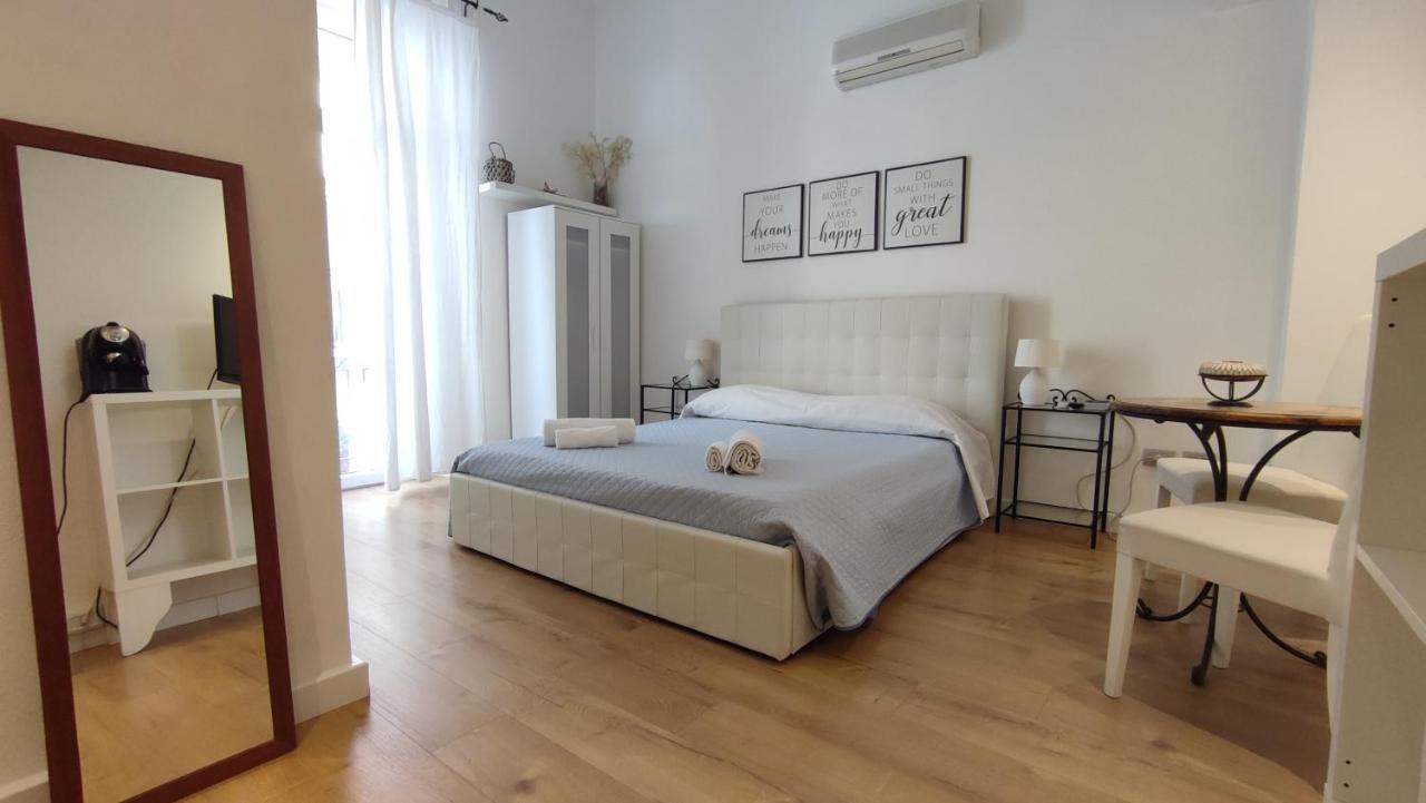 לינה וארוחת בוקר Living Cagliari Marina מראה חיצוני תמונה