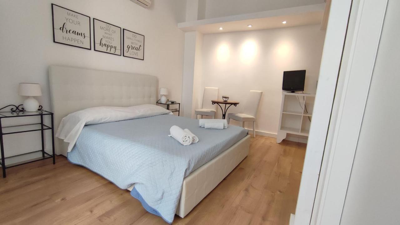 לינה וארוחת בוקר Living Cagliari Marina מראה חיצוני תמונה